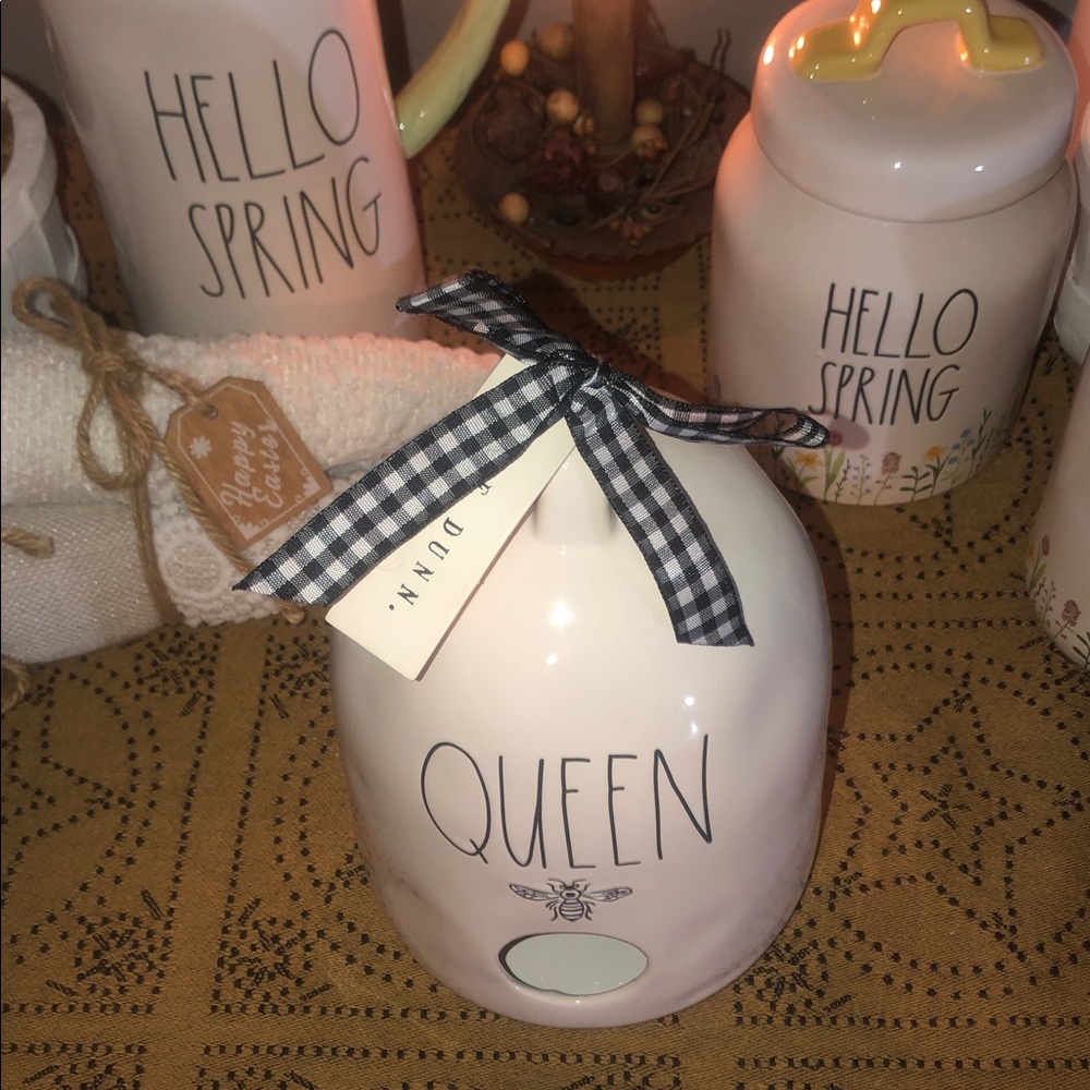Rae Dunn QUEEN 🐝 Domed Birdhouse - Picture 2 of 8